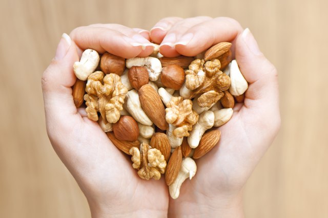 Sirovi i sveži orasi i orašasti plodovi su najzdraviji, a evo šta rade vašem srcu